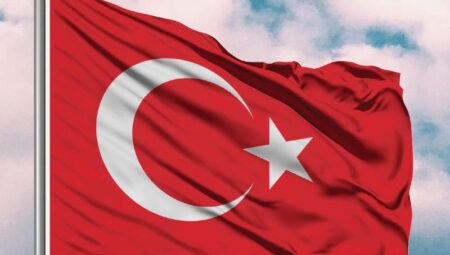 Türk Bayrağı: Tarihin, Mücadelenin ve Bağımsızlığın Sembolü